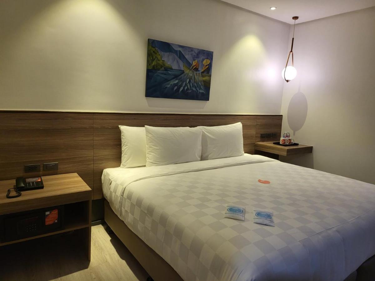 Go Hotels Plus Tuguegarao Екстериор снимка